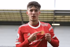Charlie McNeil sắp được HLV Ten Hag đôn lên đội một Man United.