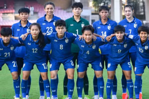 Thái Lan thắng cách biệt Singapore ở vòng loại thứ nhất Olympic.