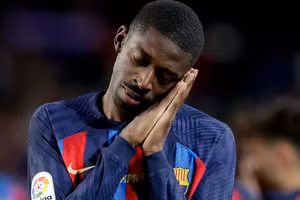 Ousmane Dembele của Barcelona lọt tầm ngắm của PSG.
