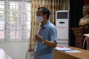 Thứ trưởng Phạm Ngọc Thưởng kiểm tra tại Điểm thi THPT chuyên Cao Bằng.