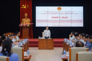 Bộ trưởng Bộ Giáo dục và Đào tạo Nguyễn Kim Sơn - Chủ tịch Chủ tịch Ủy ban về Giáo dục và phát triển nhân lực - phát biểu khai mạc phiên họp. Ảnh: Thế Đại.