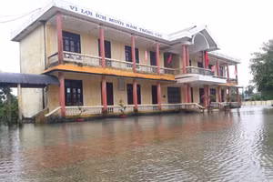 Một điểm trường ở huyện Hải Lăng bị ngập lụt trong ngày 18/10 (Ảnh: HY)