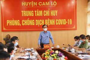 Ông Võ Văn Hưng - Chủ tịch UBND tỉnh Quảng Trị tại cuộc họp với huyện Cam Lộ trong ngày 28/9.