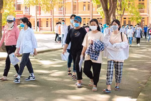 Thí sinh kết thúc 2 môn thi Ngữ văn và Anh văn - sáng 15/6