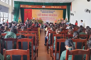 Toàn cảnh khai giảng
