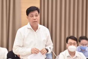 Thứ trưởng Bộ GTVT Nguyễn Ngọc Đông trả lời báo chí.
