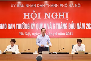 Phó Chủ tịch Thường trực UBND TP Hà Nội Lê Hồng Sơn phát biểu tại hội nghị.