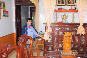 Đối tượng Hoàng Minh Sơn tại hiện trường vụ án. Ảnh: Công an Quảng Bình.