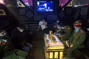 Quán karaoke hoạt động bất chấp lệnh cấm bị xử phạt 25 triệu đồng.