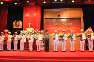 Bộ Công an công bố và ra mắt Trung đoàn Không quân Công an nhân dân