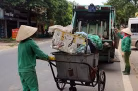 Rác thải sinh hoạt buộc phải phân loại và sử dụng bao bì đúng quy định.