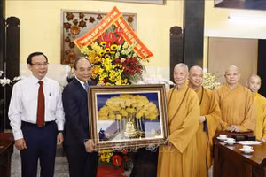 Chủ tịch nước chúc mừng chức sắc Giáo hội Phật giáo Việt Nam tại TP Hồ Chí Minh