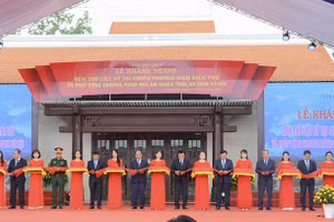 Chủ tịch nước Nguyễn Xuân Phúc dự Lễ khánh thành Đền thờ liệt sĩ Điện Biên Phủ