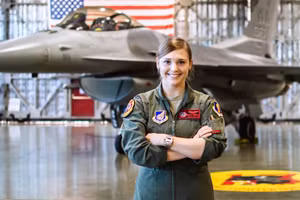 Tiêm kích F-16. 