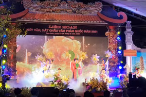 20 bài hát văn và 75 nghi thức được trình diễn tại Liên hoan.
