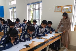 Giờ ôn tập thi tốt nghiệp THPT của cô và trò Trường THPT Hạ Hòa