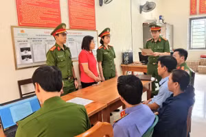 Cơ quan điều tra công bố các quyết định khởi tố vụ án, khởi tố bị can. Ảnh: Công an Hà Giang 