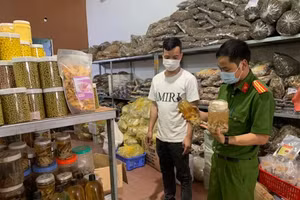 Công an tỉnh Vĩnh Phúc phát hiện kho chứa 1,5 tấn dược liệu không rõ nguồn gốc. Ảnh: Công an Vĩnh Phúc
