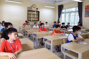 Thí sinh làm bài kiểm tra đánh giá năng lực vào lớp 6 Trường THCS Vĩnh Yên năm học 2023-2024.