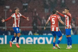 Atletico đã vươn lên dẫn đầu bảng xếp hạng…
chơi xấu ở Cúp C1 