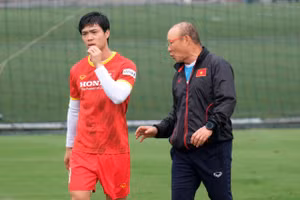 Công Phượng liên tục ghi bàn trong các buổi tập của tuyển Việt Nam.