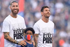 Sergio Ramos ủng hộ Messi giành Quả bóng Vàng 2021.
