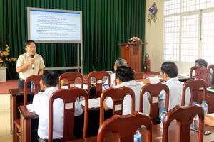 Ông Trần Tuấn Khanh, Phó Giám đốc Sở GD&ĐT An Giang phát biểu chỉ đạo tại lễ khai mạc hội thi.