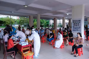 Quang cảnh buổi lấy mẫu xét nghiệm đợt 1.