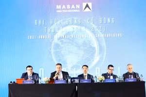 Ban lãnh đạo MHT trả lời các câu hỏi của cổ đông và nhà đầu tư