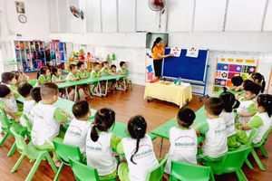 Tiết học của trẻ Trường mầm non Hương Nắng Hồng (TP Thủ Đức).
