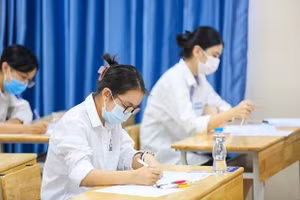 Thí sinh nỗ lực làm bài (ảnh minh hoạ/ITN).