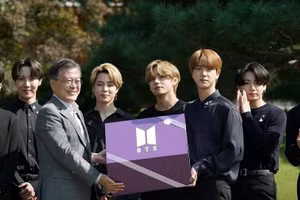 BTS gặp Tổng thống Hàn Quốc Moon Jae In.