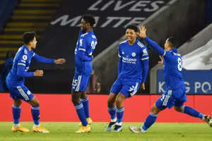 Hạ gục Chelsea, Leicester soán ngôi đầu Ngoại hạng Anh