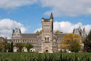 10 đại học tốt nhất Canada năm 2021