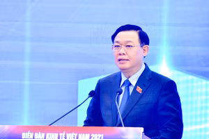 Chủ tịch Quốc hội Vương Đình Huệ phát biểu khai mạc Diễn đàn. Ảnh:VGP/Nguyễn Hoàng.