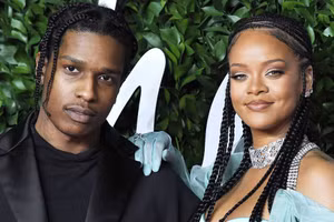 Sau nghi vấn quen "trà xanh", bạn trai Rihanna bị bắt ở sân bay