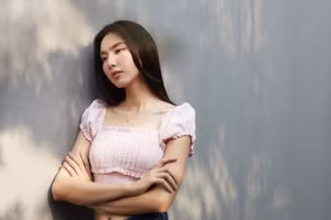 Hoa hậu Thùy Tiên bật khóc thông báo chia tay