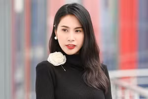 Thủy Tiên khiến người hâm mộ ấm lòng sau ồn ào "khắc tên lên mai rùa"