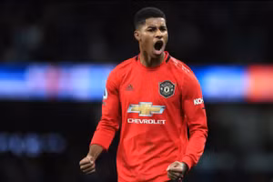 Rashford trở thành người hùng của hàng triệu trẻ em trong năm 2020. 