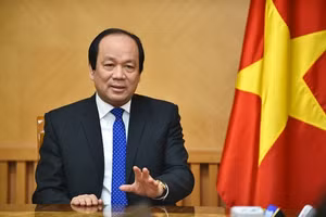 Bộ trưởng, Chủ nhiệm VPCP Mai Tiến Dũng trả lời báo chí. Ảnh: VGP/Nhật Bắc.