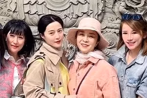 Đưa mẹ lên núi lễ Phật, Phạm Băng Băng lộ nhan sắc thật gây ngỡ ngàng