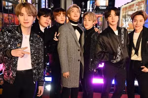 Những thần tượng K-Pop từng là vũ công phụ trước khi ra mắt