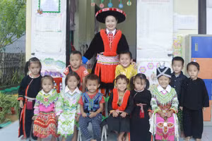 Cô giáo Triệu Mùi Viển - Đại sứ chương trình “Điều ước cho em” tại Bắc Kạn.