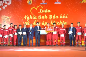  Công đoàn Dầu khí Việt Nam đã hỗ trợ Công ty Điện lực Dầu khí Hà Tĩnh 200 triệu đồng để trao quà cho người lao động có hoàn cảnh khó khăn, mắc bệnh hiểm nghèo, bị tai nạn lao động nhân dịp tết Nguyên đán.