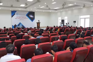Hội nghị Toán học Miền Trung và Tây Nguyên lần thứ IV quy tụ gần 200 nhà khoa học, thầy cô giáo để giới thiệu các kết quả nghiên cứu mới nhất về Toán học hiện đại và Toán học ứng dụng.