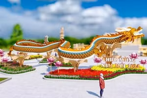 Linh vật rồng dài 30m được lấy hình tượng từ rồng triều Nguyễn tại Huế sẽ được đặt tại công viên Bia Quốc Học Huế trong dịp Tết Giáp Thìn 2024. (Ảnh: Trung tâm Công viên cây xanh Huế)