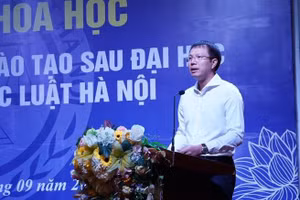 TS. Đoàn Trung Kiên – Hiệu trưởng Trường ĐH Luật Hà Nội phát biểu.