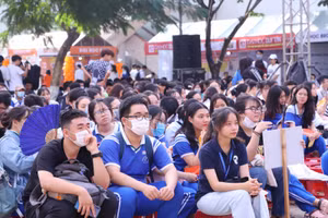 Thí sinh Đà Nẵng, Quảng Nam băn khoăn về hình thức đăng ký xét tuyển trực tuyến hay trực tiếp 