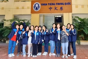 Sinh viên Đàm Thanh Nhàn hoà nhập vào môi trường học tập, được bạn bè, thầy cô yêu quý.