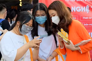 Thí sinh tham dự ngày hội tư vấn tuyển sinh, hướng nghiệp năm 2022